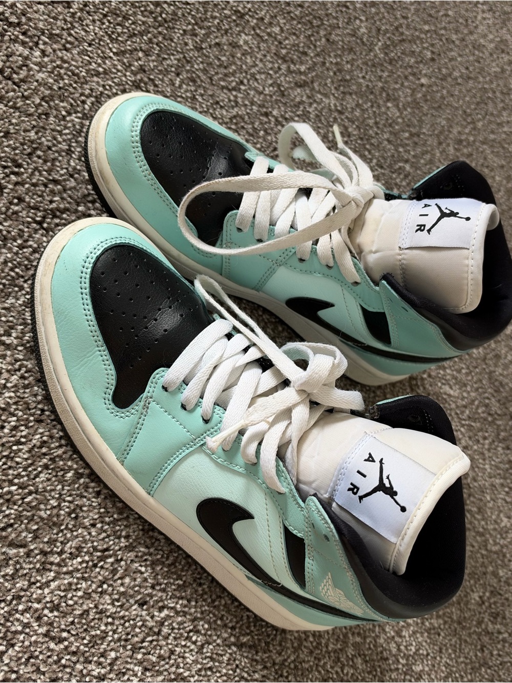 Nike Women’s Sneakers in Mint Green and Black